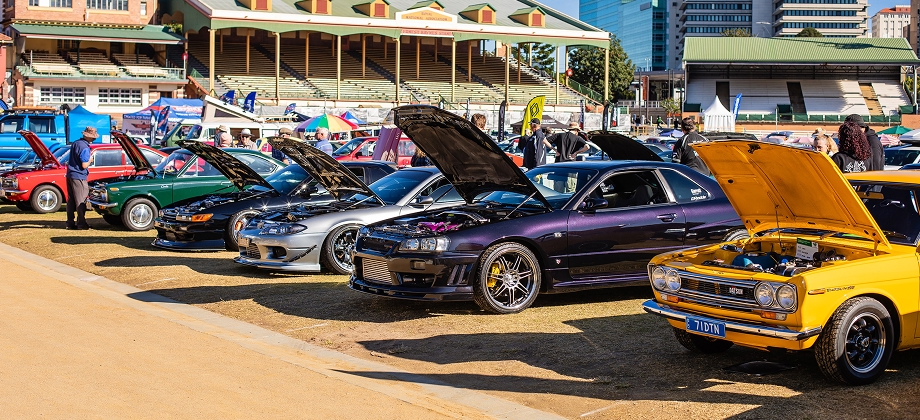 racq motorfest cars display