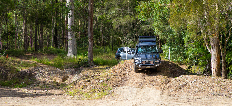 4wd driving on dirt hill