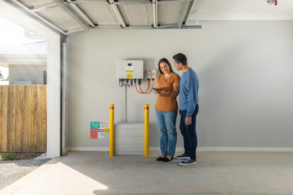 What you need to know about the new home solar battery rebate | RACQ