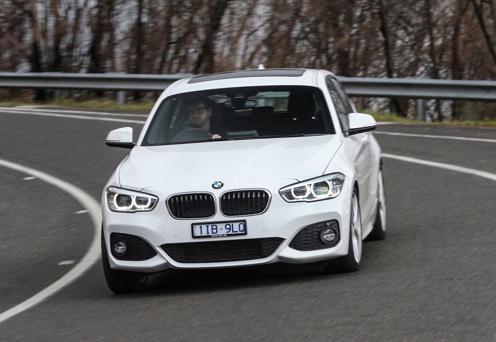 2018 BMW 125i front view.