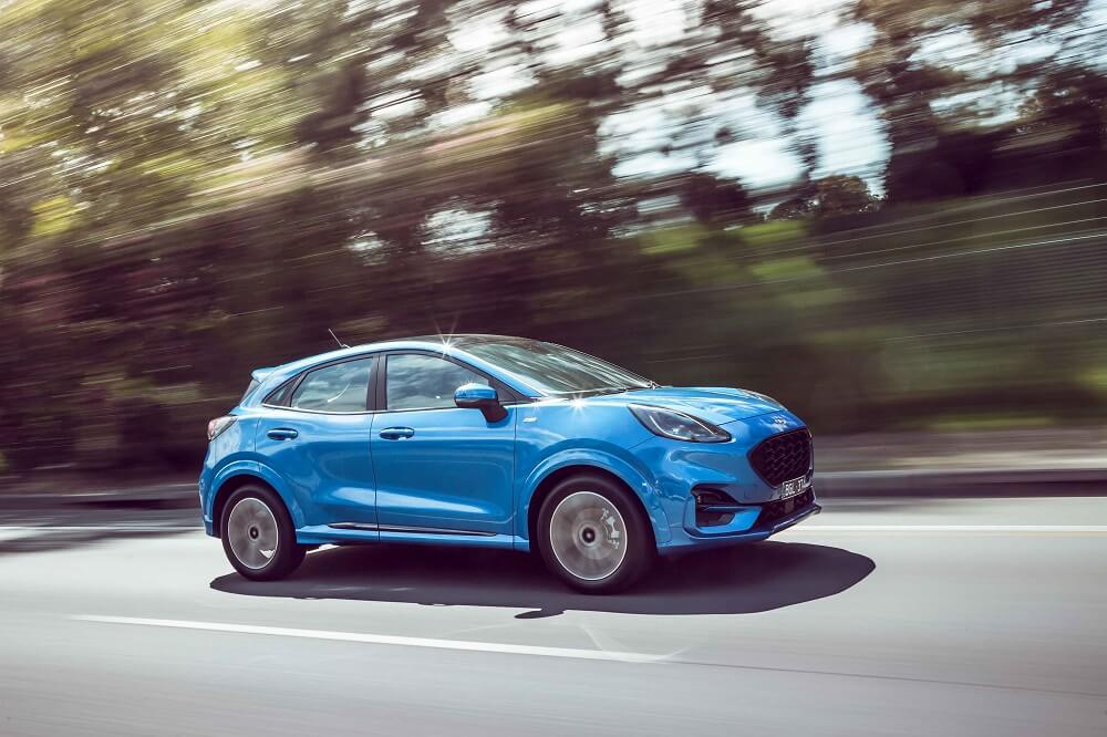 2020 Ford Puma STLine Driving fast