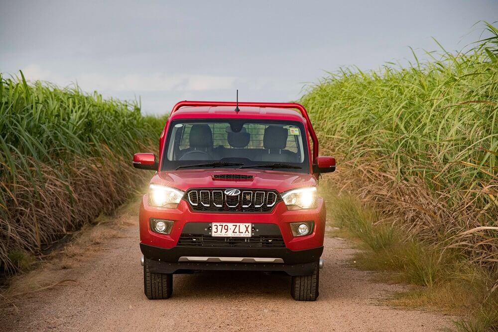 Mahindra PikUp 4x4 S10+ Dual Cab front view.