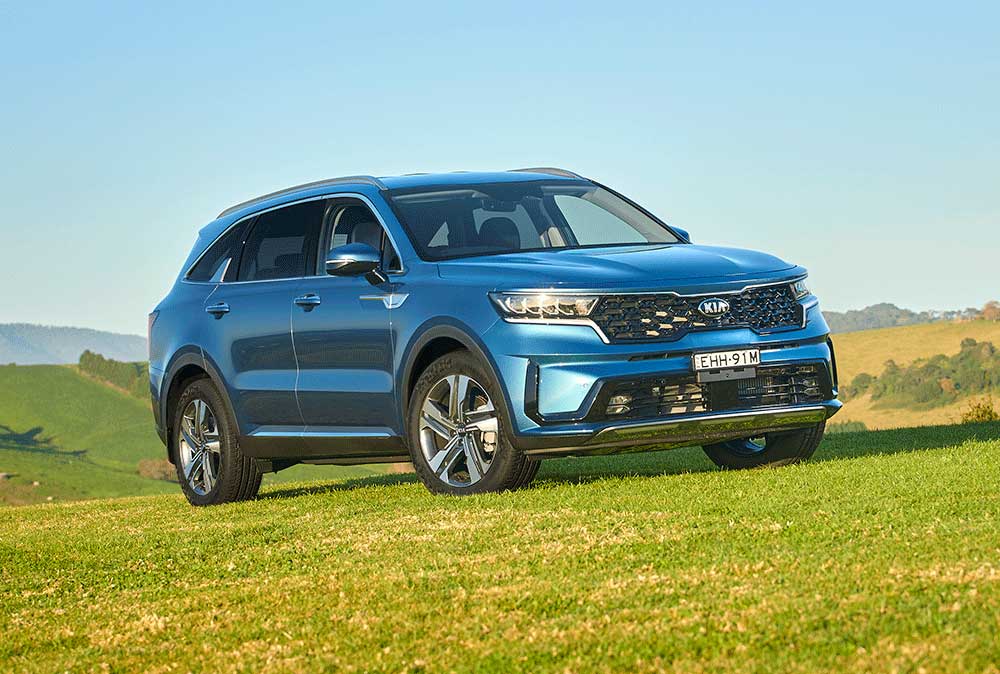 Kia Sorento Sport front view.