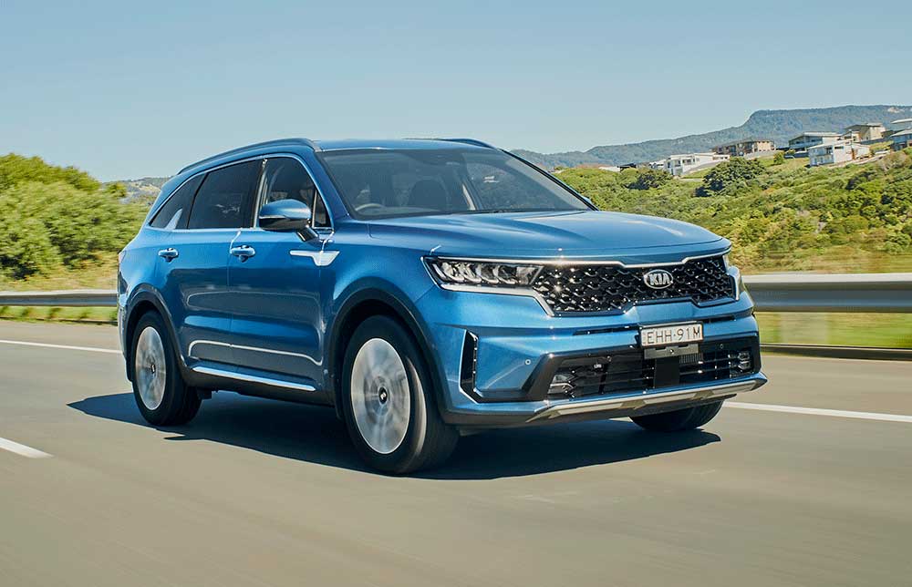 Kia Sorento Sport front view.