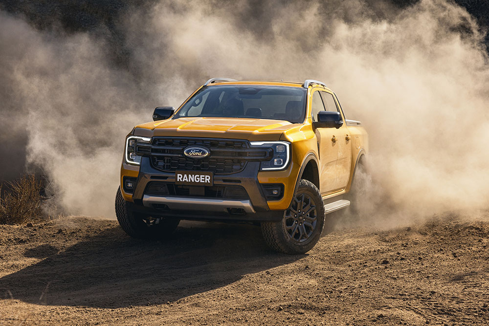 Ford Ranger Wildtrak V6 powers through the dirt.