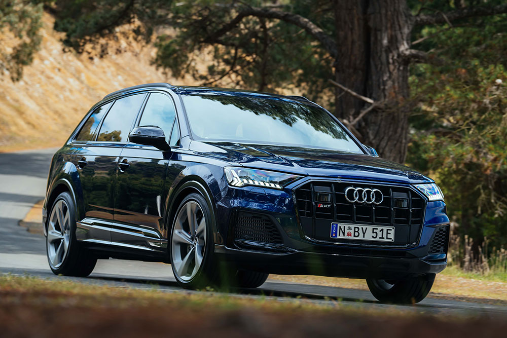Audi SQ7 front view.
