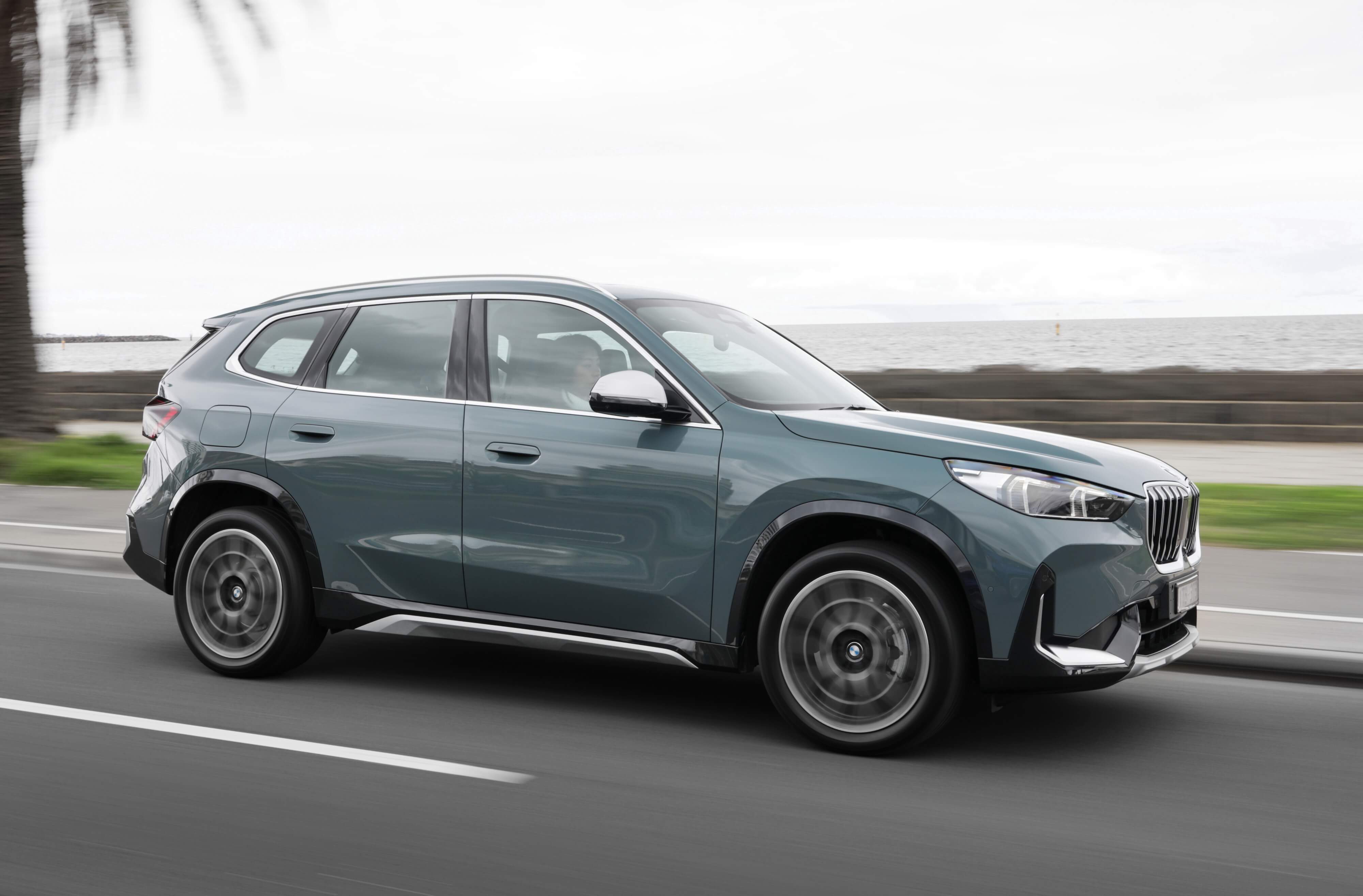 BMW X1 sDrive18i side view.