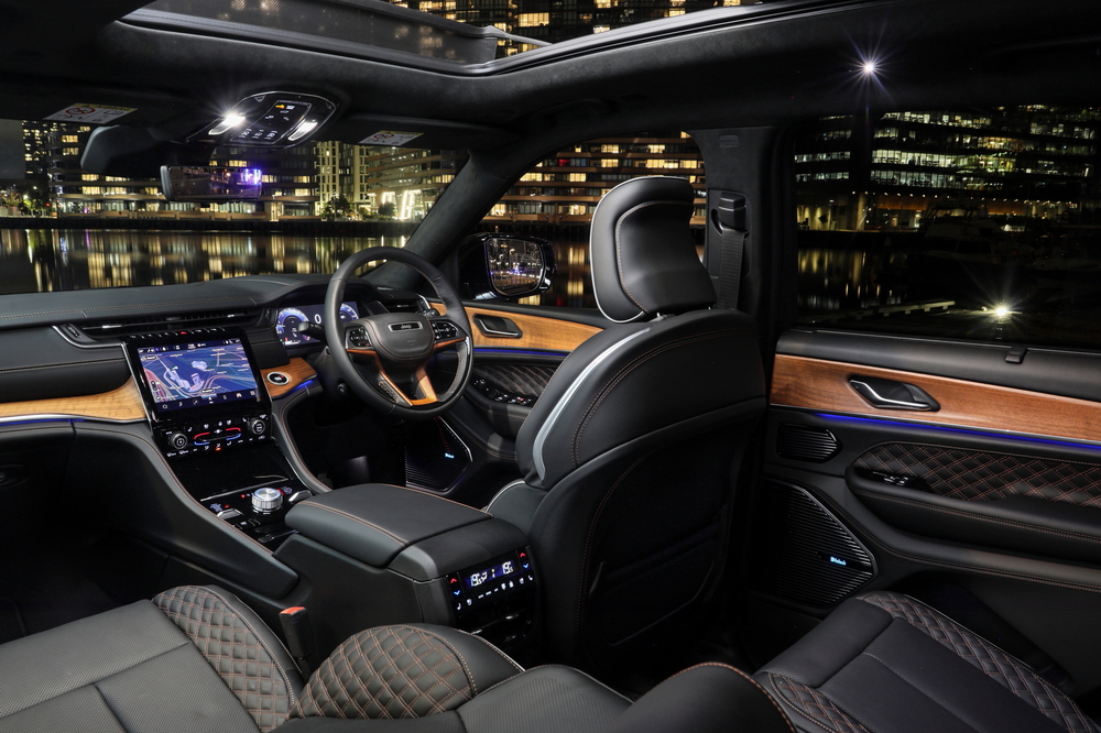 Jeep Grand Cherokee Summit Reserve L, interior