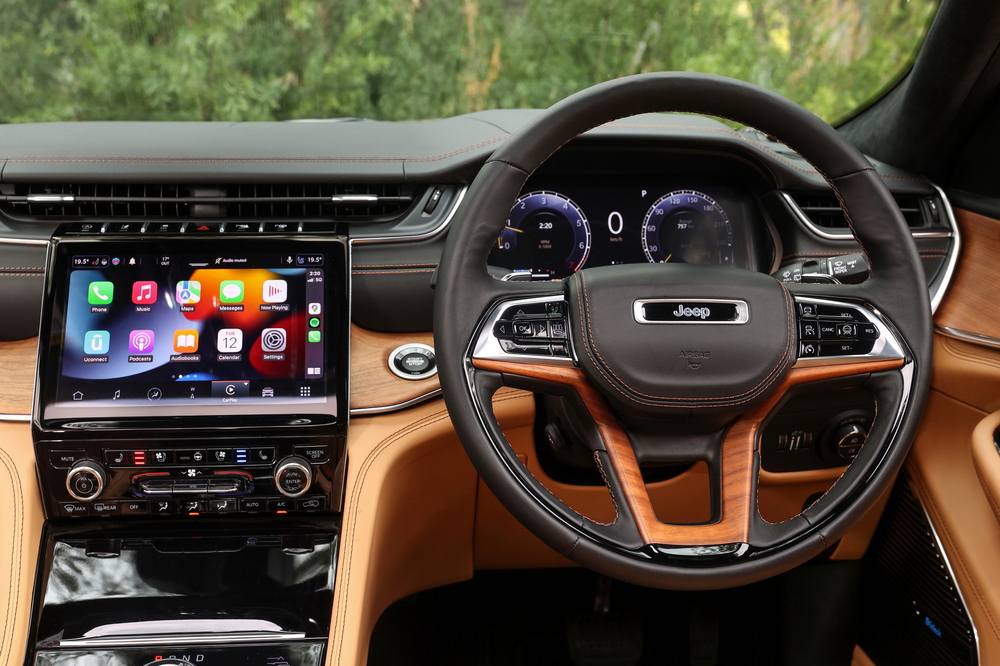 Jeep Grand Cherokee Summit Reserve L, dash