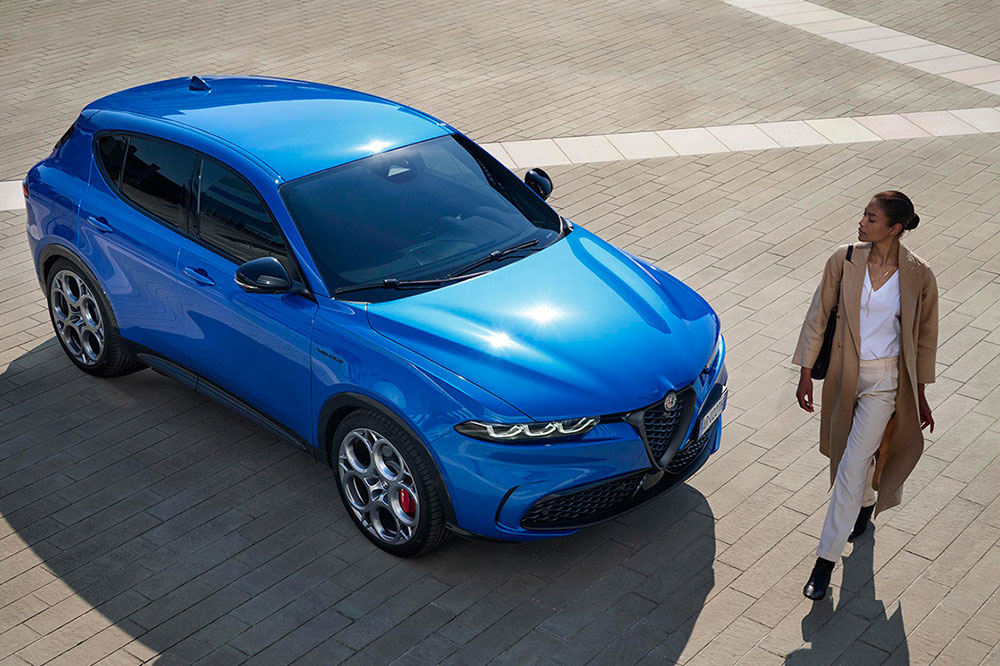 Alfa Romeo Tonale Hybrid overhead view.