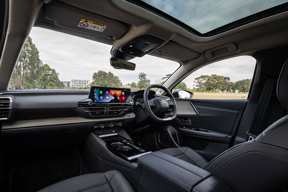 Citroen C5 X Shine interior view.