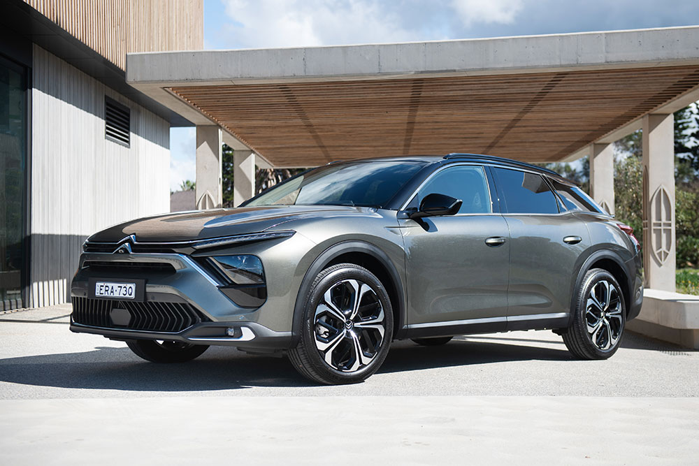 Citroen C5 X Shine front view.