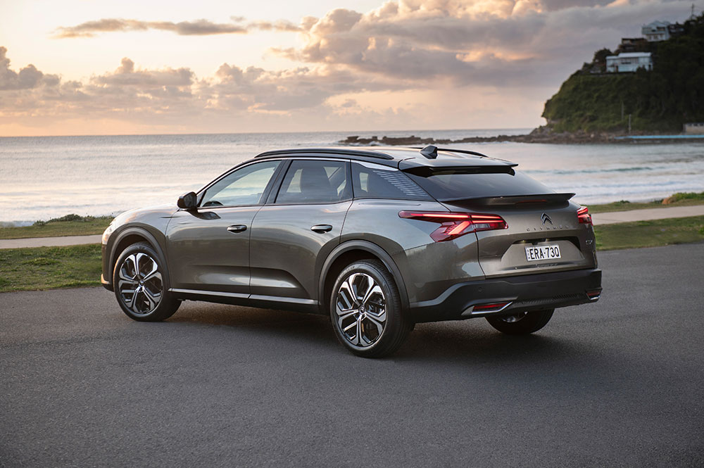 Citroen C5 X Shine rear view.