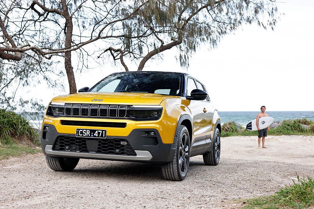 Jeep Avenger Summit MY25 at the beach.