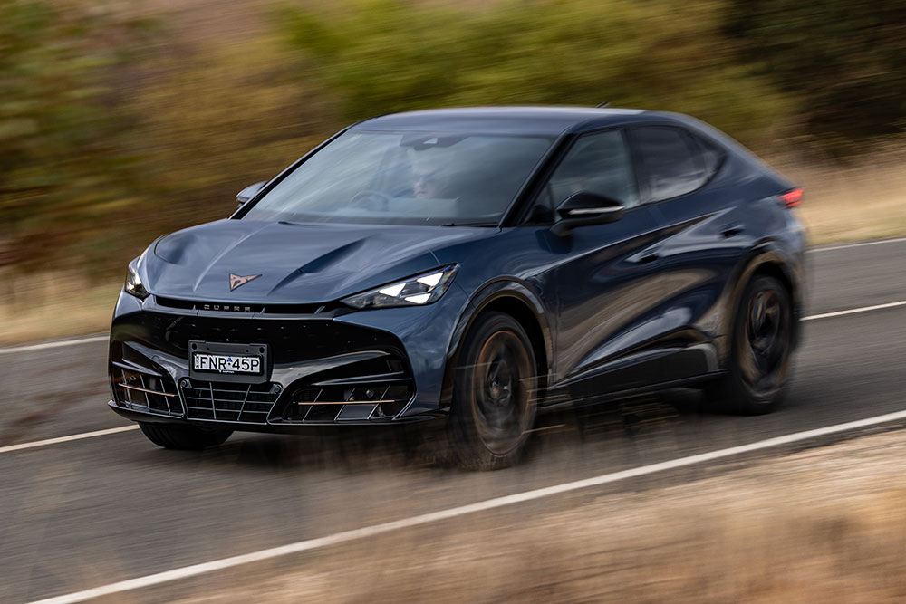 Cupra Tavascan VZ side view.