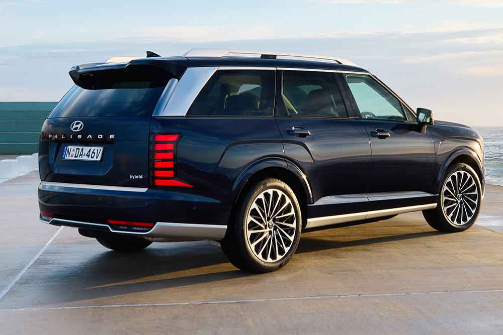 Hyundai Palisade Calligraphy Hybrid rear view.