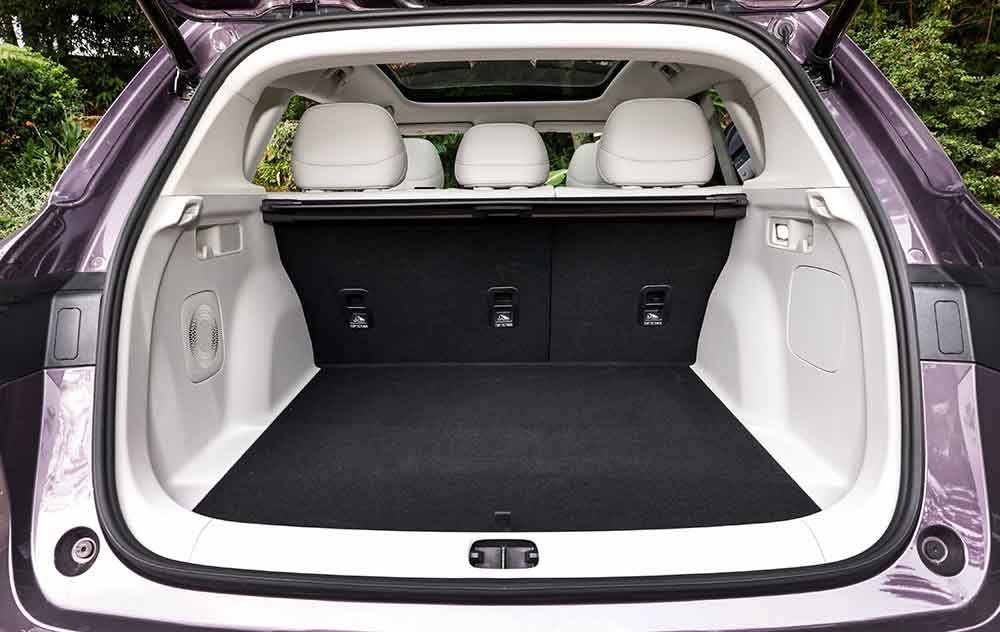 Leapmotor B10 with open boot.