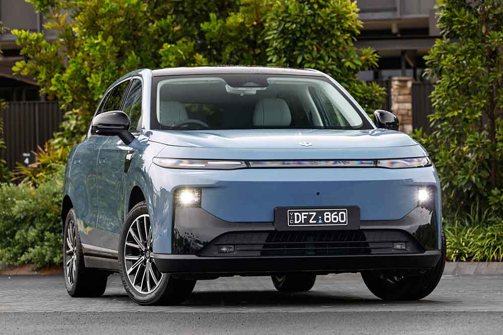 Leapmotor B10 parked with running lights on.