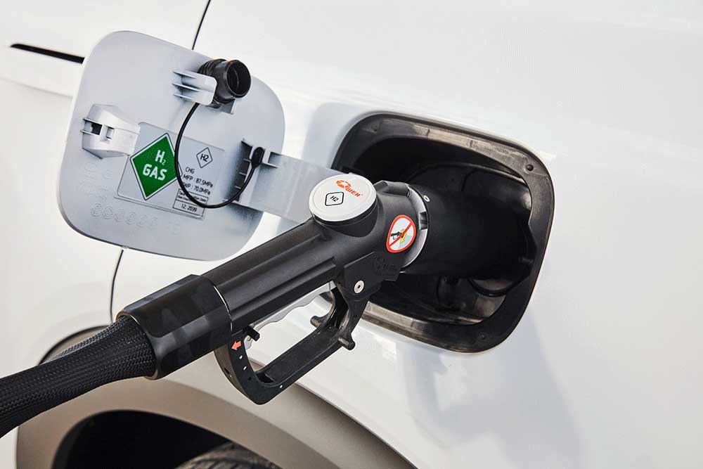 hydrogen fuel pump fueling car