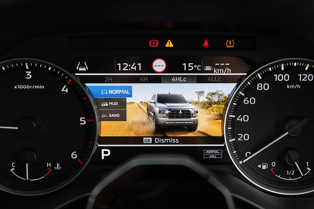 2024 Mitsubishi Triton driving mode display.