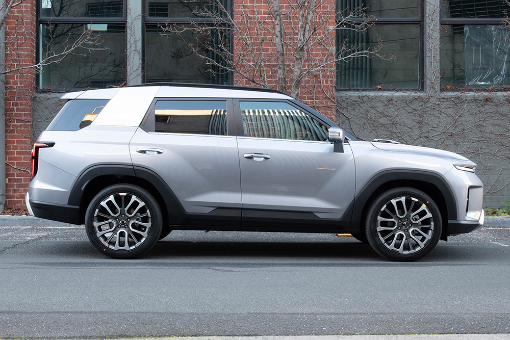 KGM SsangYong Torres side view.