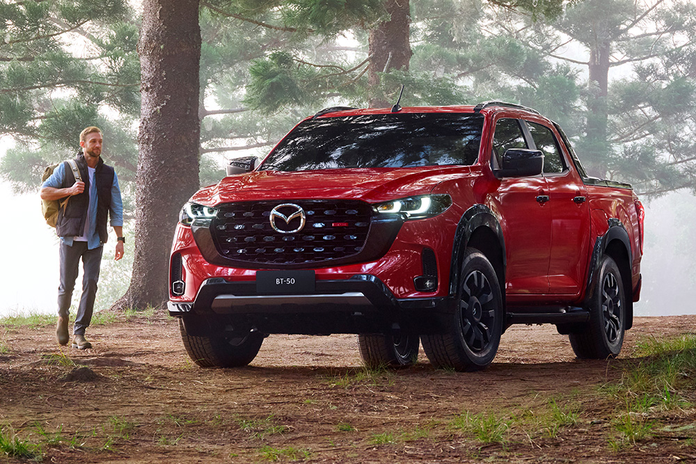 Mazda BT-50 MY25 front view.