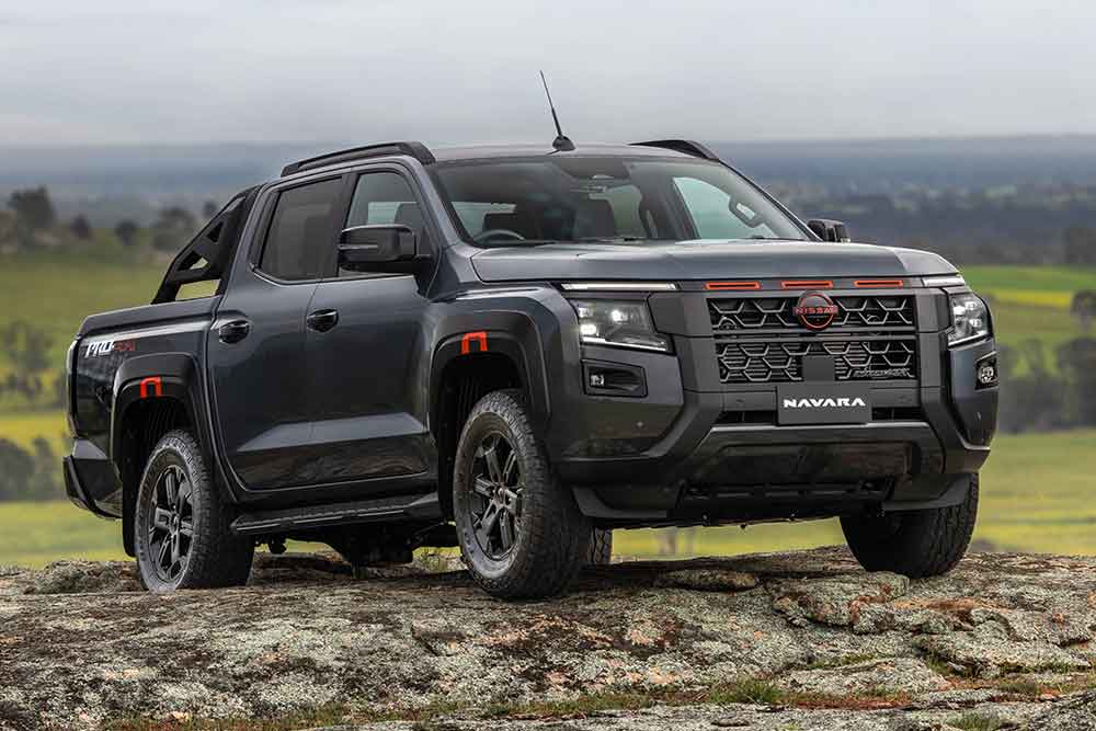 2026 Nissan Navara PRO 4X front view.