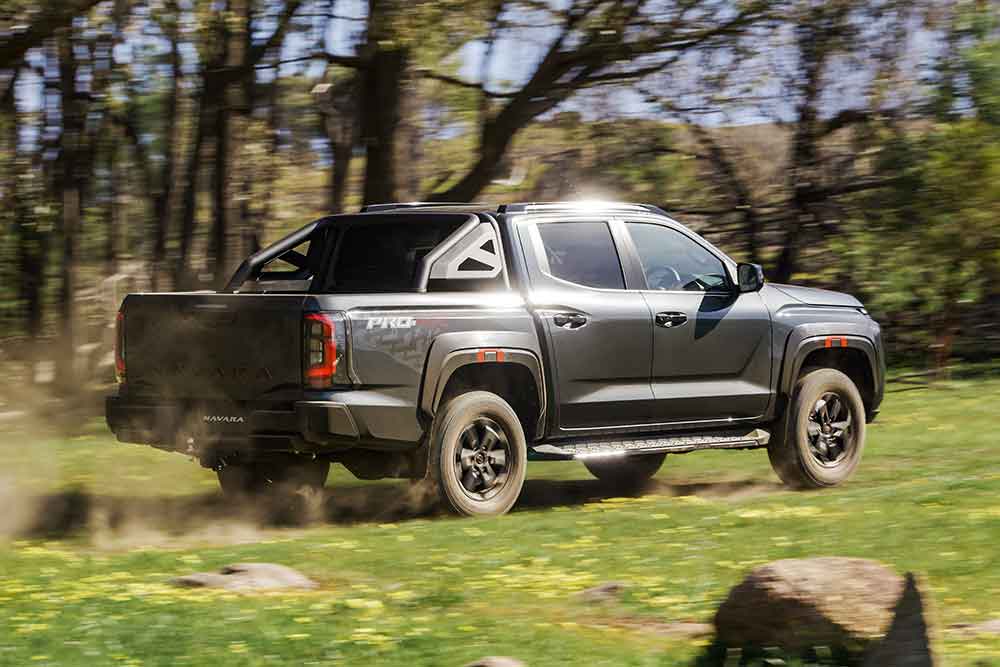 2026 Nissan Navara PRO 4X side view