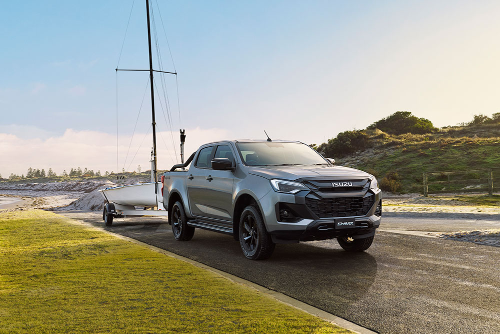 Isuzu D-Max X-Rider 2.2 towing a boat.