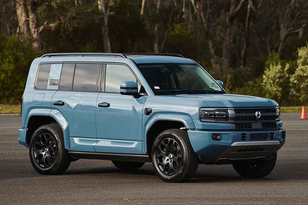 Side view of Denza B5.