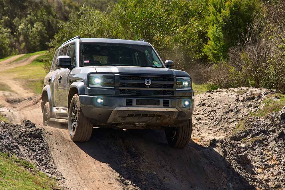 Front view of Denza B5.