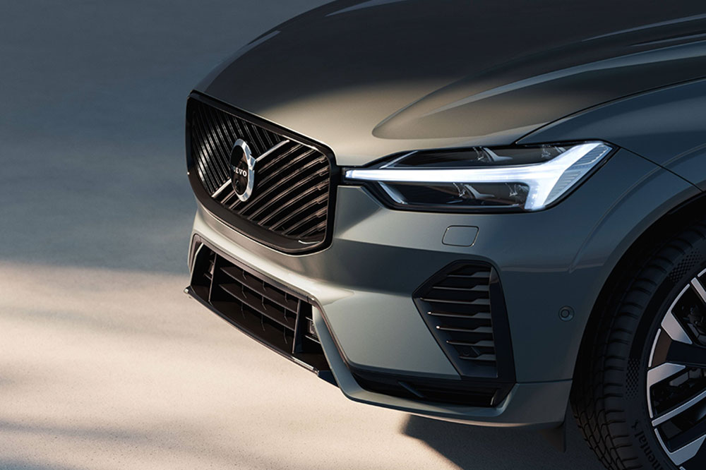 Grille of the refreshed Volvo XC60.