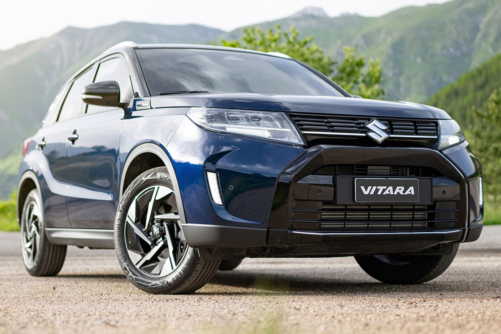 Front view of Suzuki Vitara hybrid
