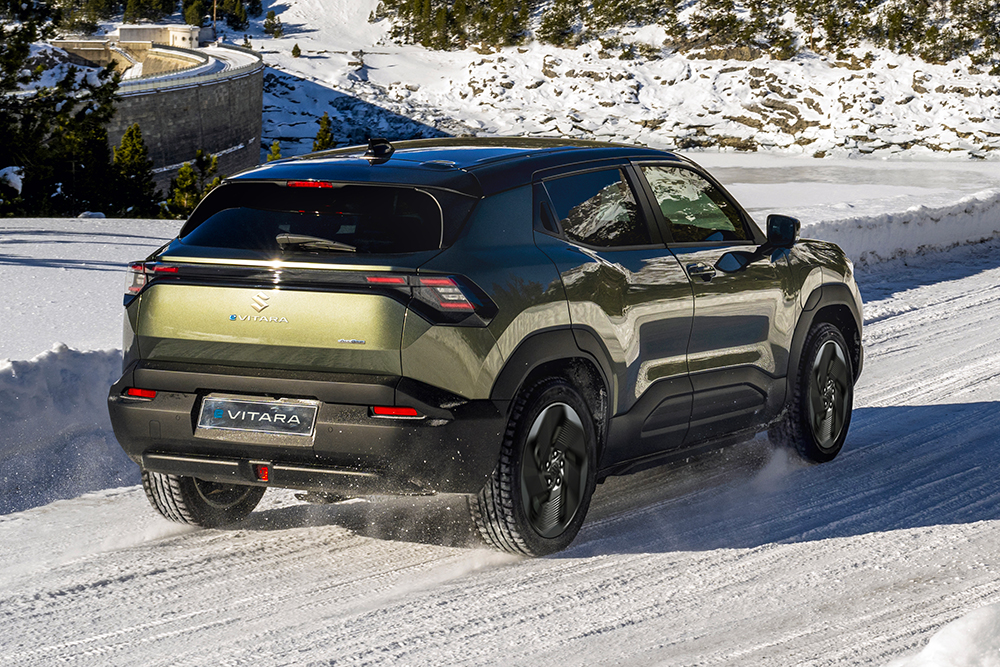 Suzuki E Vitara rear view.