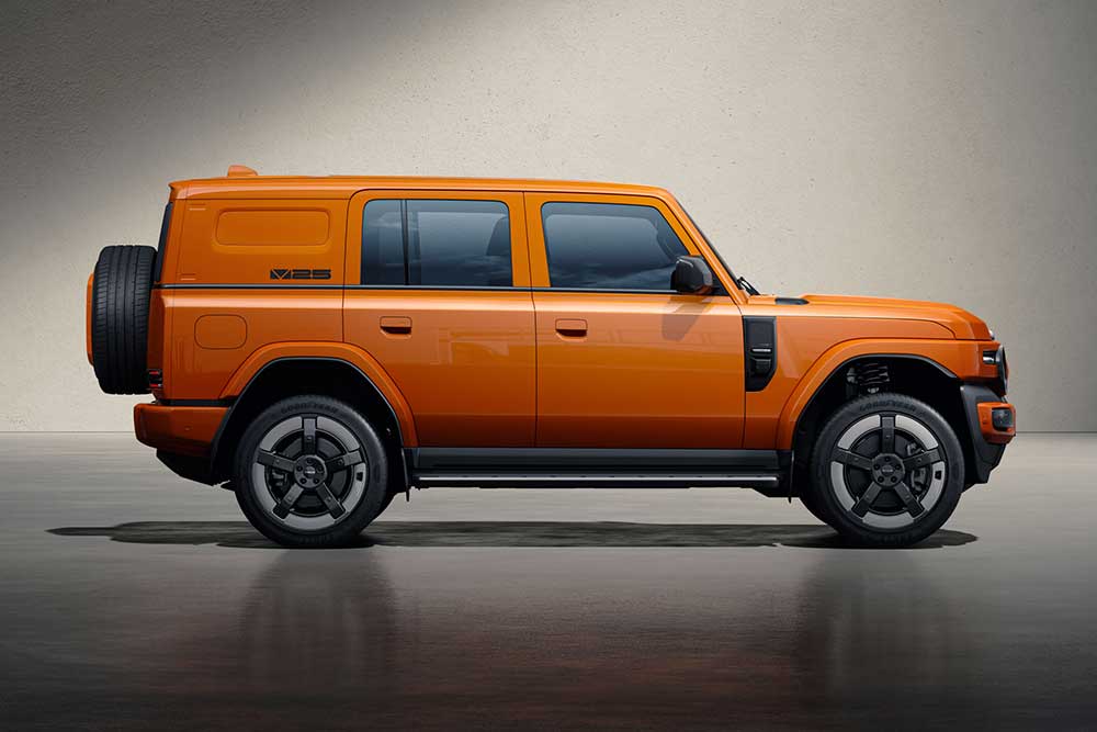 iCAUR V25 SUV side view.