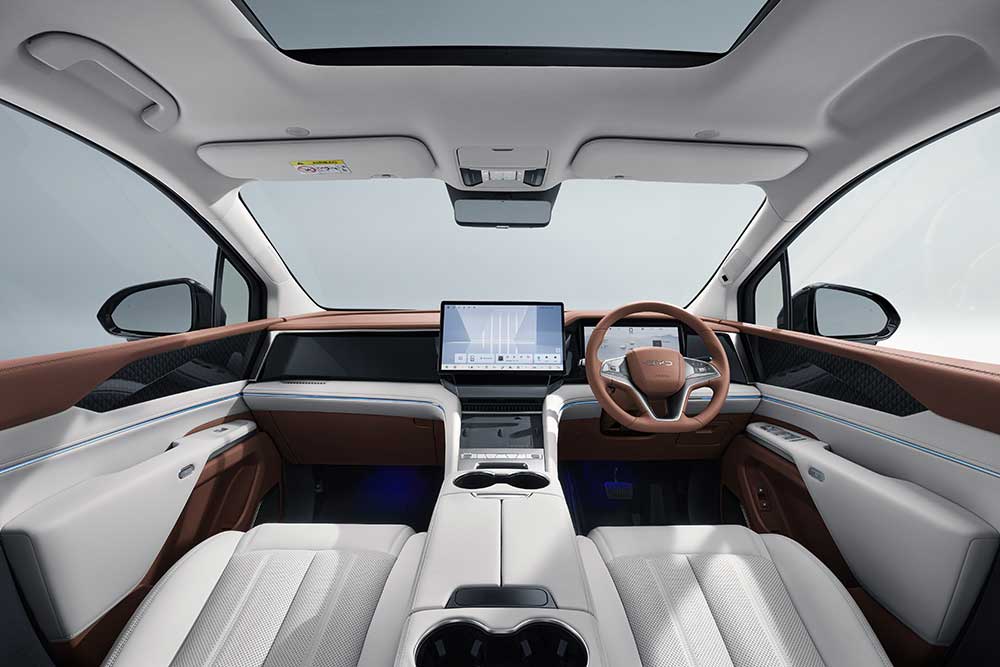 BYD M8 people mover interior