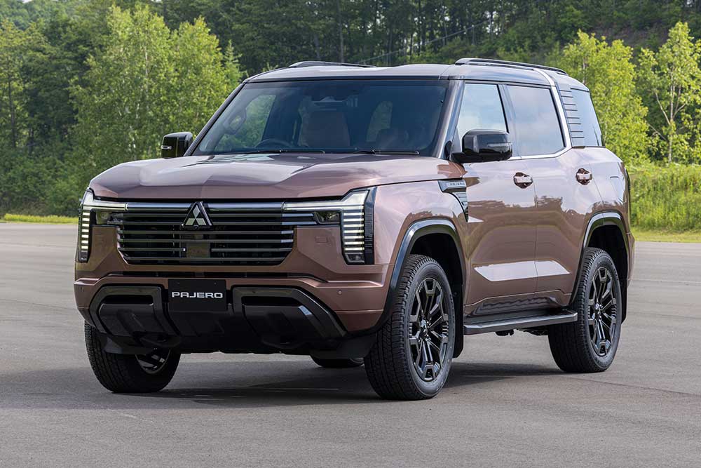 New Mitsubishi Pajero front view