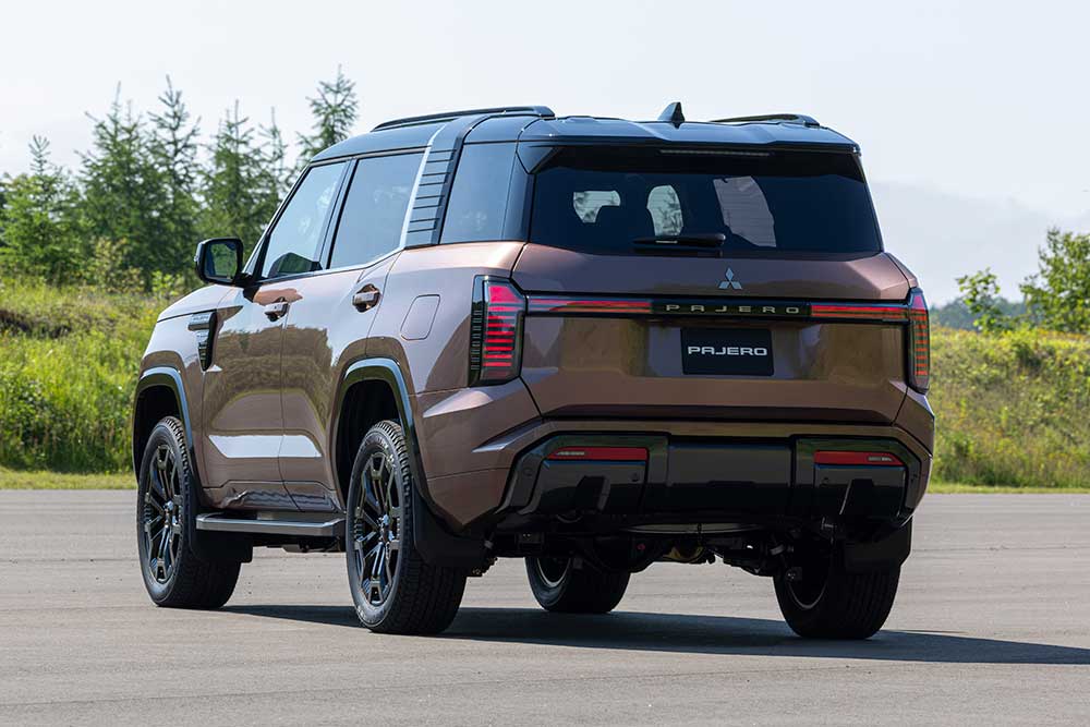 New Mitsubishi Pajero rear view