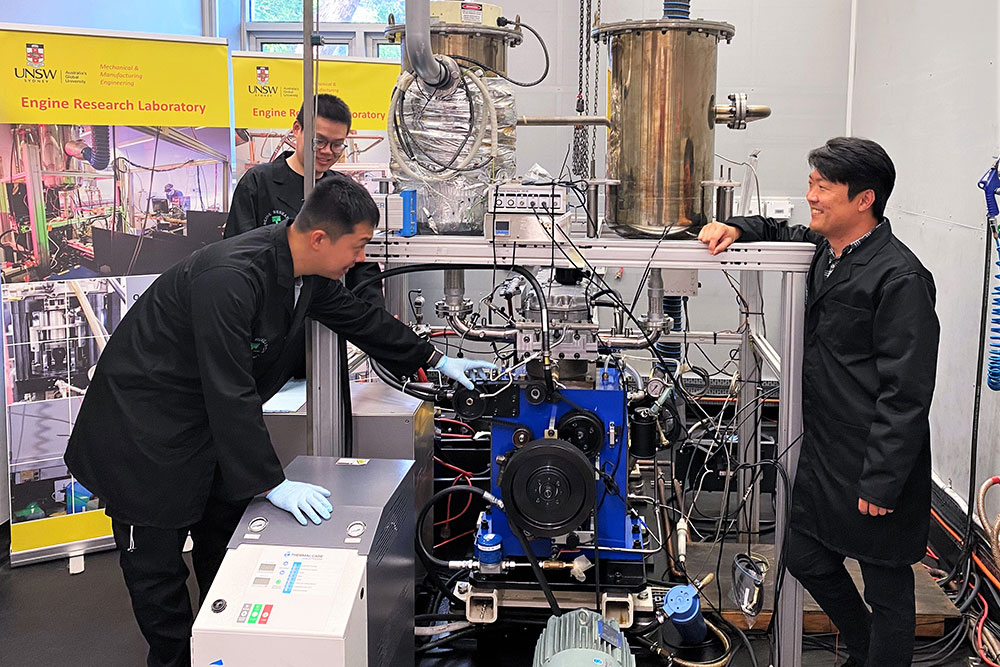 UNSW team members behind the development of the Hydrogen-Diesel Direct Injection Dual-Fuel System.
