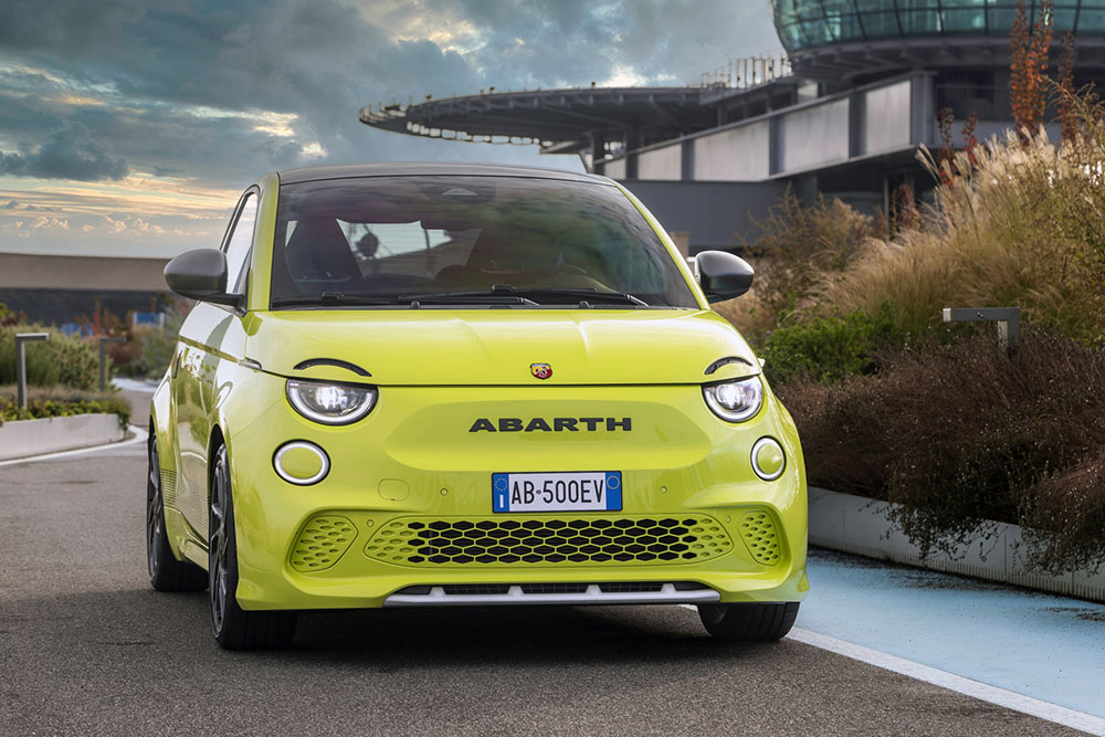 Abarth 500e front view.