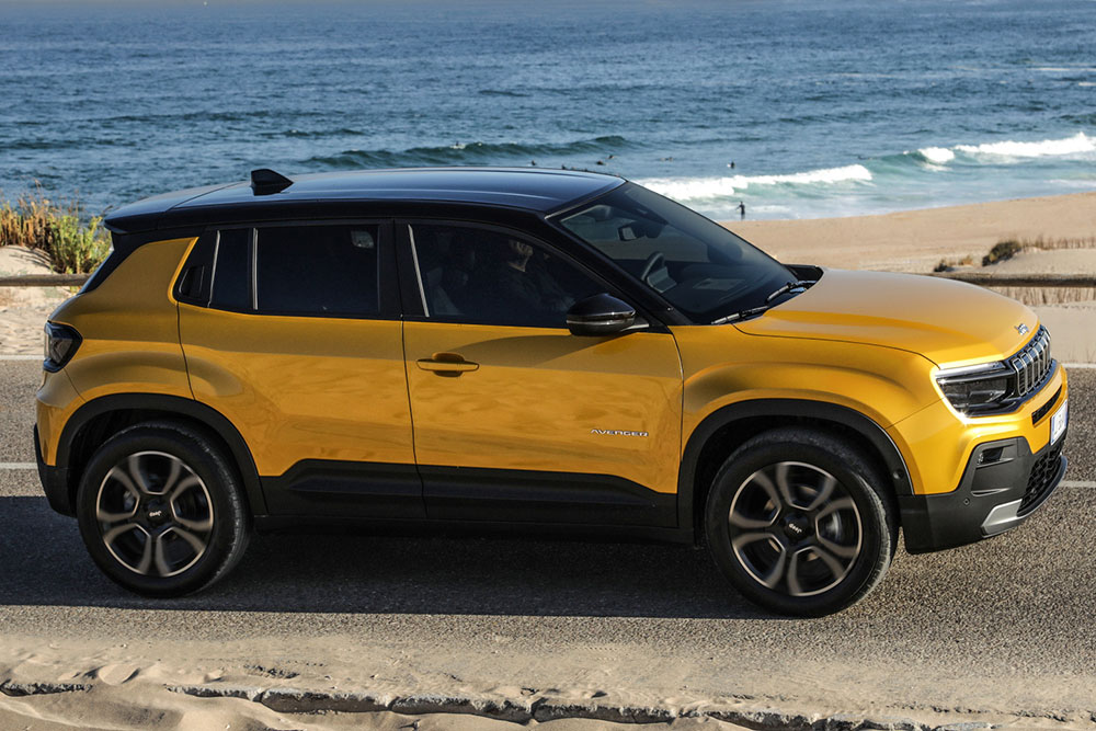 Jeep Avenger EV side view.