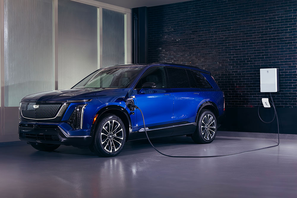 Cadillac Vistiq Sport EV reacharging.