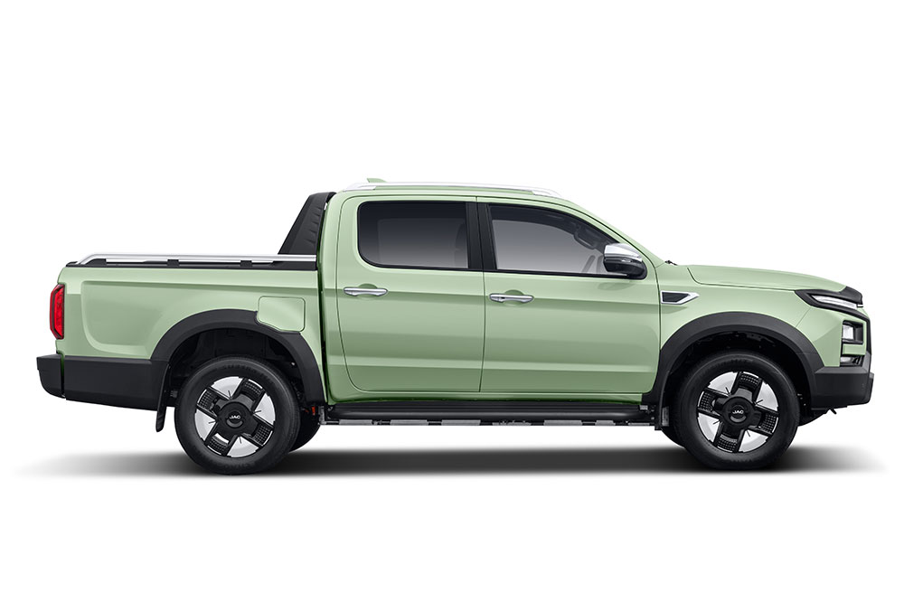 JAC T9 EV ute side view.