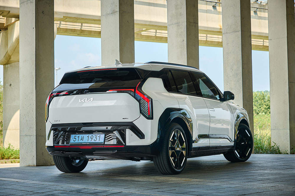 Rear view of Kia EV3.