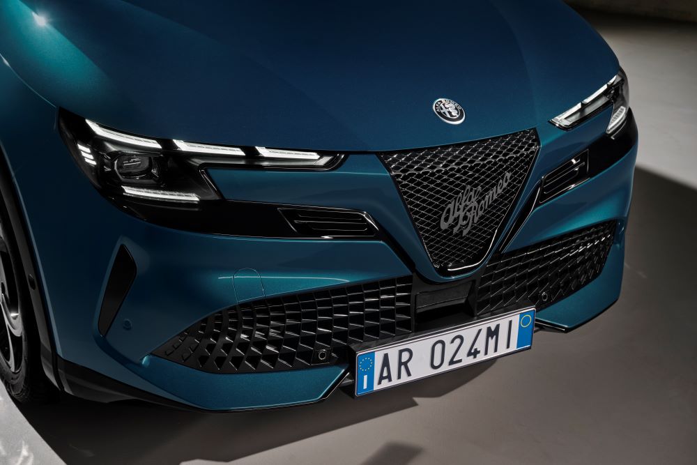 The grille of the Alfa Romeo Junor.