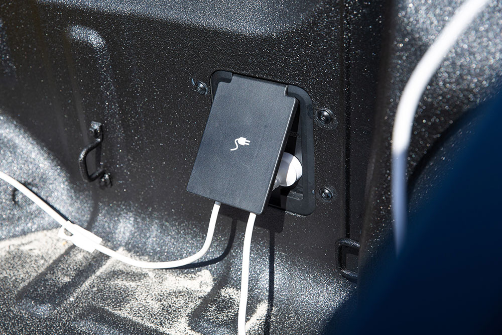 The Shark 6's in-tray power connection.