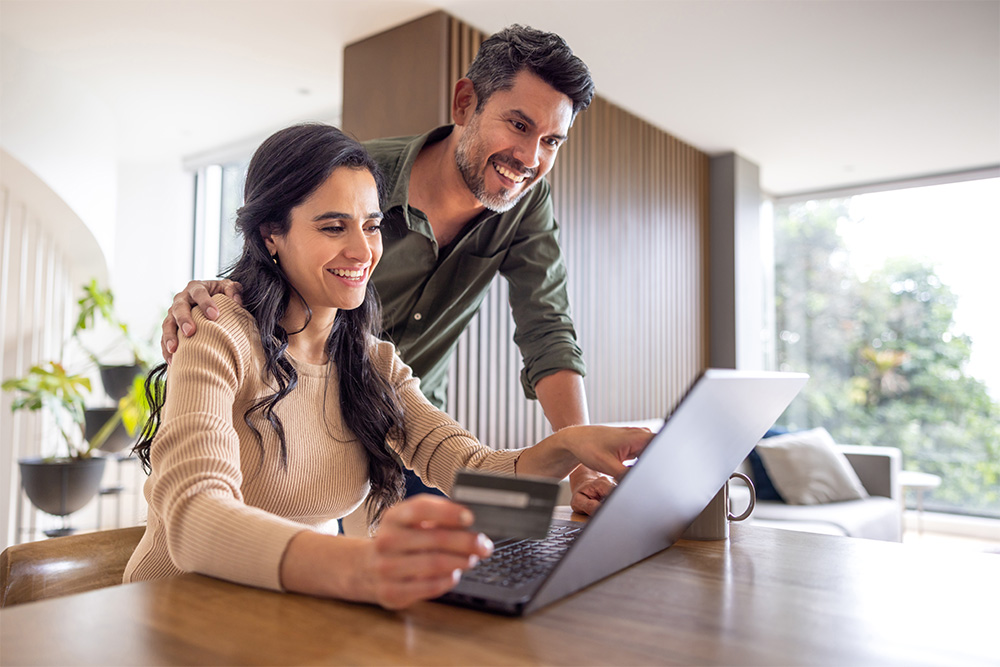 couple-looking-at-laptop