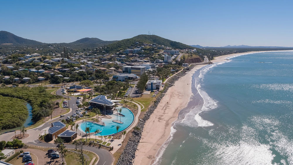An aerial view of the Yeppoon beach, including its lagoon on the foreshore.