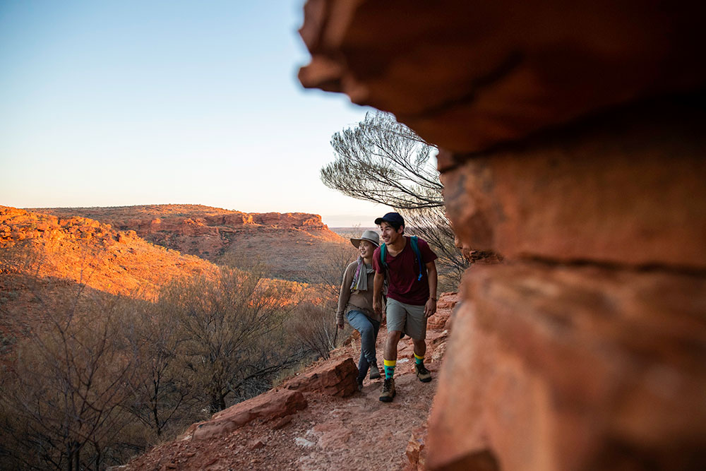 Couple hiking in Kings Canyon.