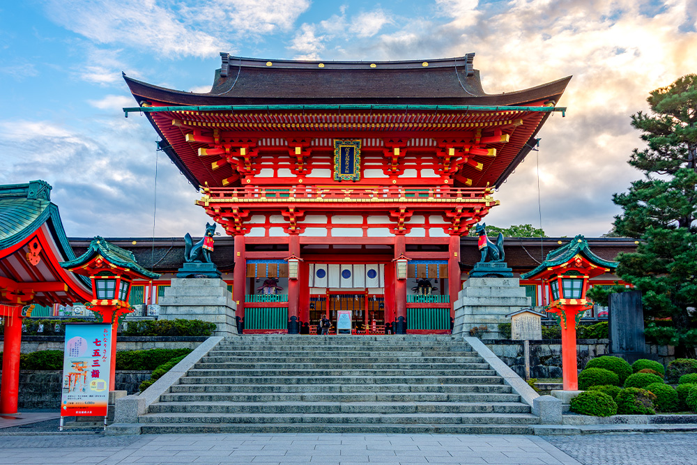 fushimi inari taisha shrine in kyoto japan